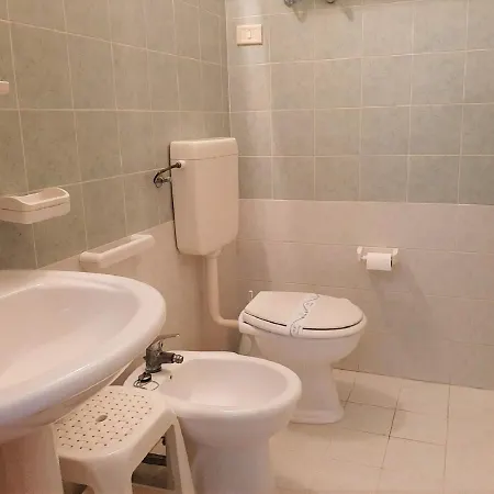 Quaint In With Terrace 빌라 *